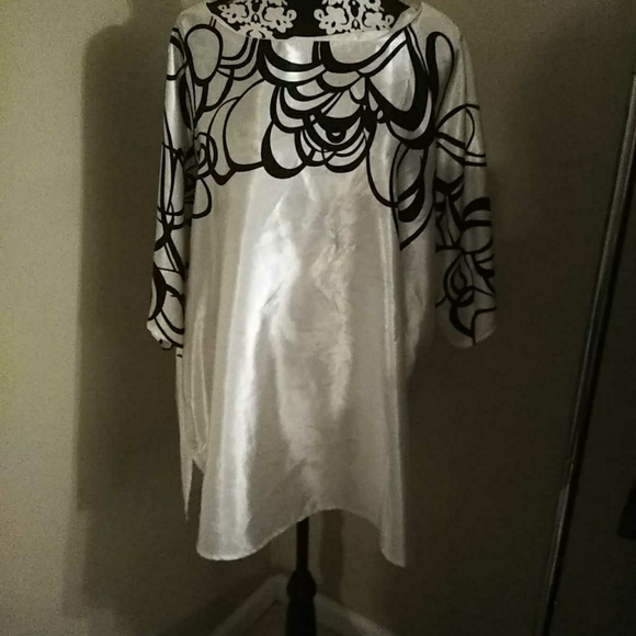 Blouse - Picture 2 of 3